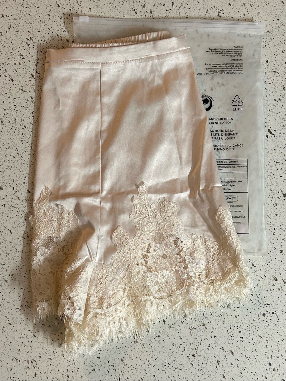 Cream High Waist Elastic Lace Scalloped Hem Shorts Size S
